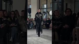 Schiaparelli FW2025 #时装 #秀场直击 #Schiaparelli #T台 #气场全开
