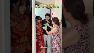 新娘进门婆婆喂饭，从婆婆的举动就知道以后婆家的饭不好吃#情感 #剧情 #万万没想到#劇情#搞笑#shorts