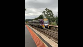Wandong - The VLocity arrives #vline #trains