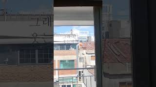 행복한 일은 매일 있어. 그래 넌 웃는게 예뻐.