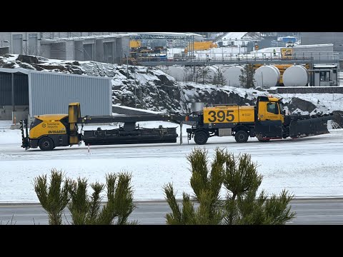 2025-02-21 Fredag ARN Arlanda Stockholm airport flygplats. Kallt och eländigt. Vinkningar, Snöfordon