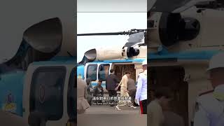 73歲泰王好優秀，親自駕駛飛機出席公務，蘇提達擔任副機長