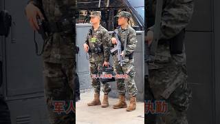 当军人与特警一起执勤时，他们最大的区别是什么呢#军人 #兵哥哥