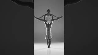 🇺🇦 Model poses for photoshoot📸 Acrobatics. Models Daria and Sergiy