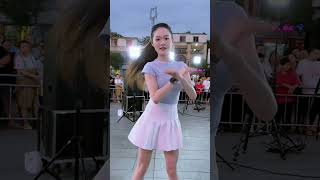 Hot Short 297. Beautiful girl dancing on the street #streetdance  #beautifulgirl #bestshuffle