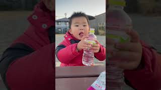SUB)a 2 year and 4 month-old boy eloquently talks about why he needs to drink water