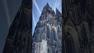 德国科隆大教堂。科隆大教堂（Kölner Dom，全名Hohe Domkirche St. Peter und Maria）是位于德国科隆的一座天主教主教座堂，是科隆市的标志性建筑物。#travel