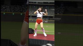 #台湾チア #味全龍 #璦昀　ベタな体操服で元気に踊るのでますます子供に見えてしまう。 2025年７月台北ドーム #dragonbeauties小龍女