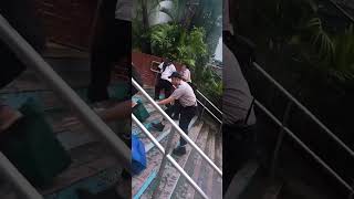 城管追小販￼