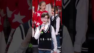 动听！意大利儿童合唱团在2025新年音乐会演唱中文歌曲《小美满》。