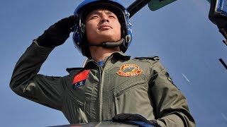 奇闻异事 实拍空军招飞现场：考生试驾"战机" 140226