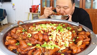 🔥 【肥肠+鱿鱼暴击】阿强秘制卤锅沸腾了💥卤香肥肠邂逅脆嫩百叶，弹幕集体阵亡！