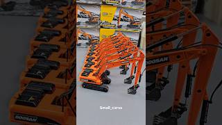Huina Doosan Excavator constructions and building diecast small cars. #doosan #excavator #diecast