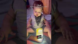 Sila, born during the wa//r, with the experience of putting turmeric in water🇵🇸👶
