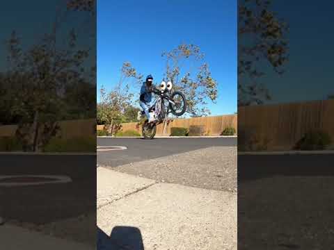 Lady saw me eat 💩🤣🤣 #fail #bike #crash #surron #viral #video #wheelie #bikelife #ebike #bikefails