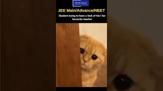JEE Main/NEET/Advance : Student trying to have a look of his/her favourite teacher😍😍😍