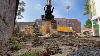 Opbreken straatwerk tijdens rioolvervangingsproject - Jac. Barendregt
