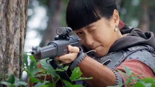 Chinese hunter amushed the Japanese army in the jungle and killed the Japanese army off guard.