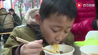 【發明迷】農村小伙搞發明失敗2次，妻子都不相信他，成功後做豆皮養活全家