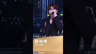 #蔡徐坤 超燃《YOUNG》现场，游刃有余的舞台表现力！TME腾讯音乐 | 2024流行音乐