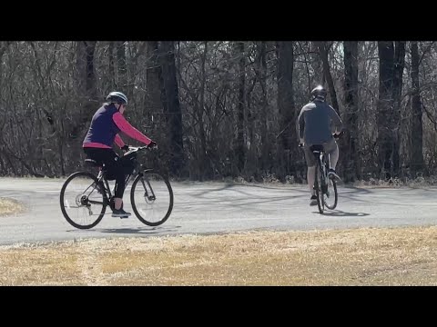 Iowans enjoying warm spring weather