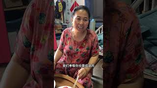 做人要懂得感恩，每个人都有一份责任，那就是对自己的父母好。 #百善孝为先 #懂事的孩子    004