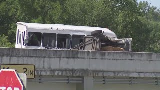 Two killed, 18 injured in wreck on San Antonio highway, officials say