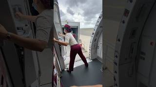It’s officially #throwbackthursday closingA330door #qatarairways #qatarairwayscabincrew #cabincrew