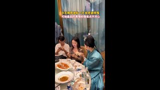 很体贴的给老婆擦嘴，后面才意识到哪里不对劲#情感共鸣 #只有经历过的人才会懂 #意想不到的结局