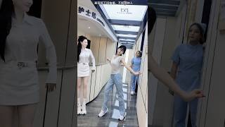 今天有点头疼#工作娱乐两不误 #舞台无处不在 #别让爱凋落 #美容院的生活 #dance #dancecover #shortsdance