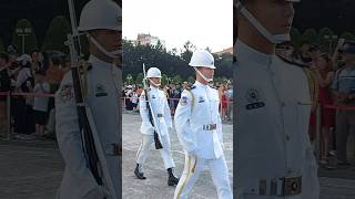 禮兵退場 掌聲響起 #海軍儀隊 #中正紀念堂 #禮兵交接 2025.07.15