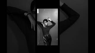 Poses like a model ♠️ #model  #modelpose #misti
