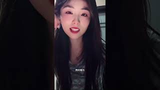 女的看小電影