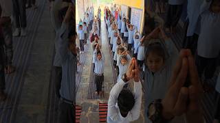 School में सूर्य नमस्कार करते हुए बच्चे #shorts #tranding #viralvideo #tjsir #school