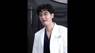 #趙又廷 #毛曉彤 #金世佳 新劇演醫生🧑‍⚕️這活脫脫是剛畢業的男大學生吧✨ 電視劇#問心 #赤子之心