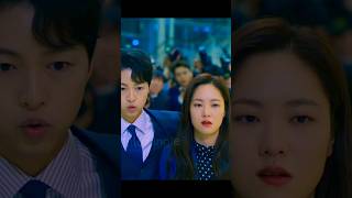 he protect her from media 🤩 #vincenzo #songjoongki #jeonyeobeen #shortfeed #shorts