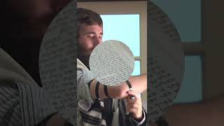 Explora la tradición y fe judía en acción  #israel #travel #arqueologiabiblica