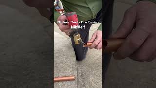 Nibbling through copper pipe #handtools #diyequipment #knife #diysupplies #millnertools