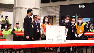 20211219 政制及内地事務局局長曾國衛及選舉管理委員會主席馮驊於立法會選舉中央點票站打開票箱