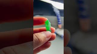 一点色货小精品，有质量但是有毛病与瑕疵巧妙利用雕刻创造翡翠 翡翠直播 赌石 翡翠赌石 翡翠手镯 翡翠吊坠 缅甸翡翠 #翡翠 #翡翠直播 #赌石 #翡翠赌石 #翡翠手镯 #翡翠吊坠 #缅甸翡翠