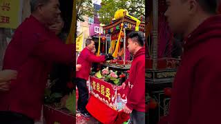 隨手一拍，這一幕，感動萬千，路邊跪滿了虔誠的鄉民。虔誠之心，敬仰之心，這是骨子裡的文化血統。 #媽祖 #媽祖文化