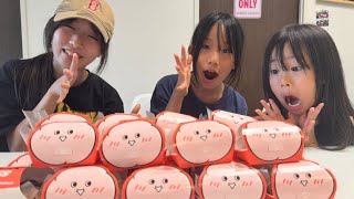 While eating Mochurin, they talk about love and romance.