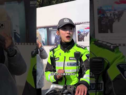 兔子警官對摩托車很了解，講解的很到位