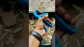 Handgripper exercise this gadget help to build veins better than other gadgets #fitness #fitgym #gym