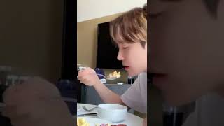 hobi eating english breakfast #bts #btseating #btsmukbang #hobieatung #hobi #btscute