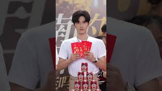 还体谅出图呢 真是好宝宝@王奕然 #王奕然 #向全世界安利 #不限量心动 #抖热门 #也太可爱了吧