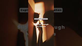 Cuplikan Lirik Terjemahan Slipping Through My Fingers dari ABBA