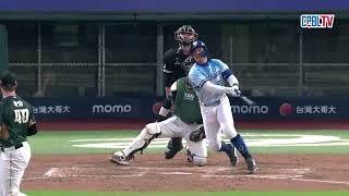 07/12 台鋼 VS 富邦 四局下，張育成敲出長打，並靠著隊友掩護進佔三壘，可惜缺乏適時一擊，無功而返