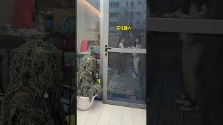 伪装成一棵树整蛊妹妹，结果妹妹当场怀疑人生竟要揍我？【两只马儿—恶搞姐妹】