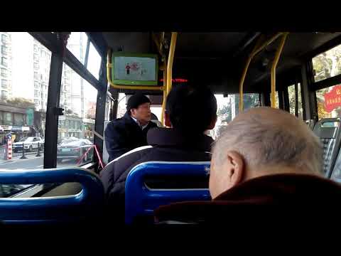 上海公交系统用三种语言报站，上海话英语普通话